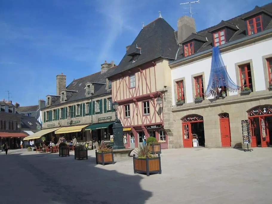 Une Vue Panoramique Sur La Baie De Concarneau 0*,